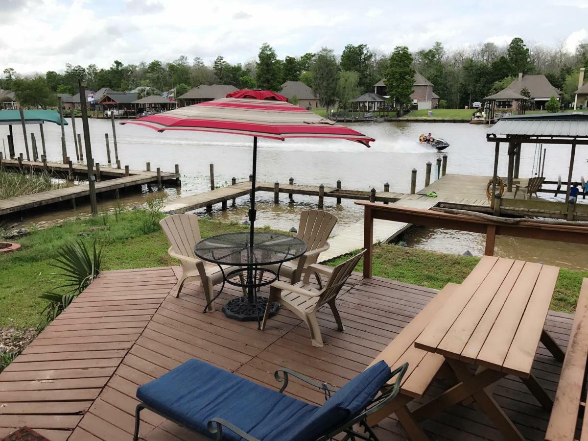 Maurepas Cozy Cabin On The Bayou מראה חיצוני תמונה
